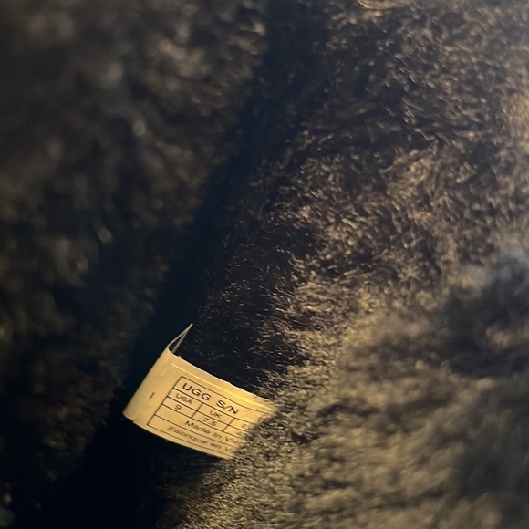 Ugg Three Button Bailey Boot Black Size 9 or 40 - Picture 9 of 10